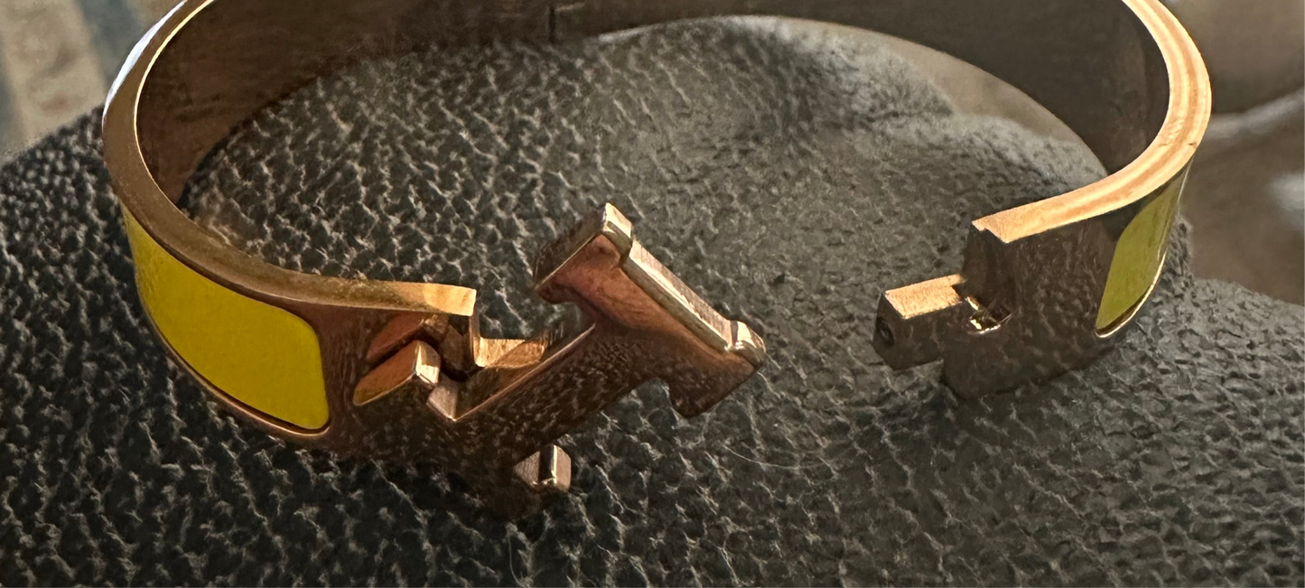 Hermés Clic bracelet, made it in, rose gold, and yellow coated enamel
